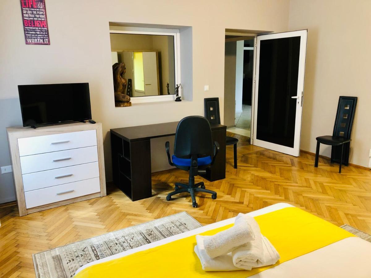 Ultra-Central Apartment Just In Union Squere Тимишоара Экстерьер фото